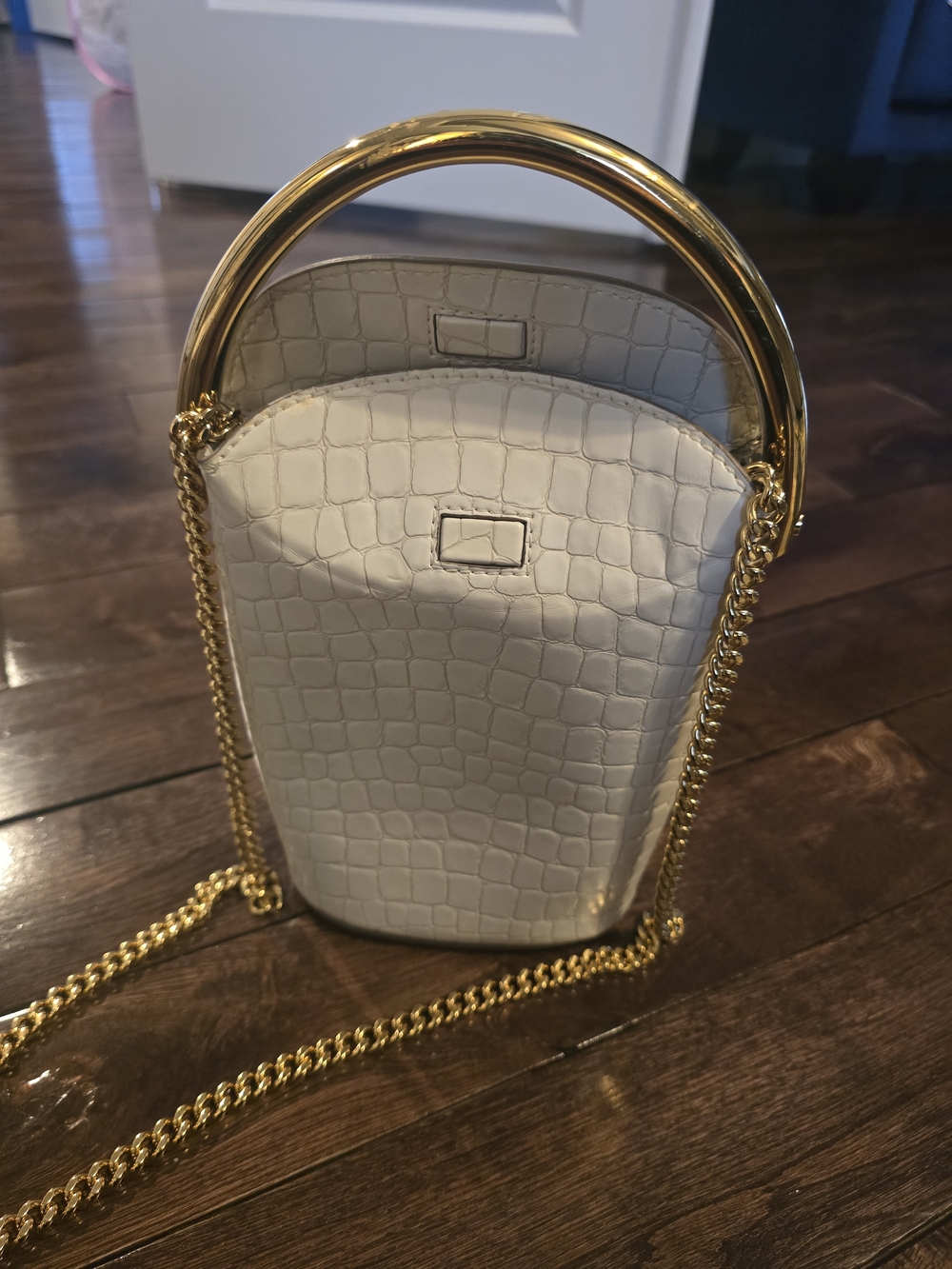 Stella Mcartney Elegant White Croc-Embossed Bucket Bag with Gold Hardware